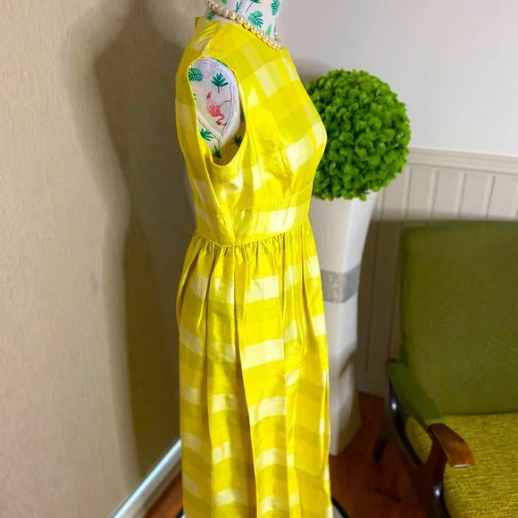 Stunning silk dress, best fit a size 8 to 10. - Picture 5 of 9